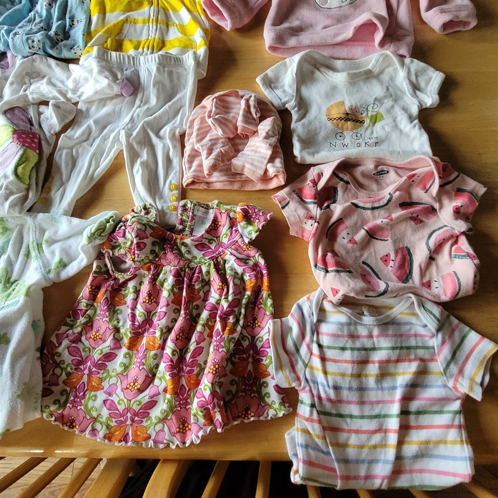 Euc lot of 23 newborn - 12 months baby girls clothing lot (mostly 6-12 months )